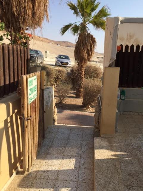 הבית של דרורי Neve Zohar Exteriér fotografie